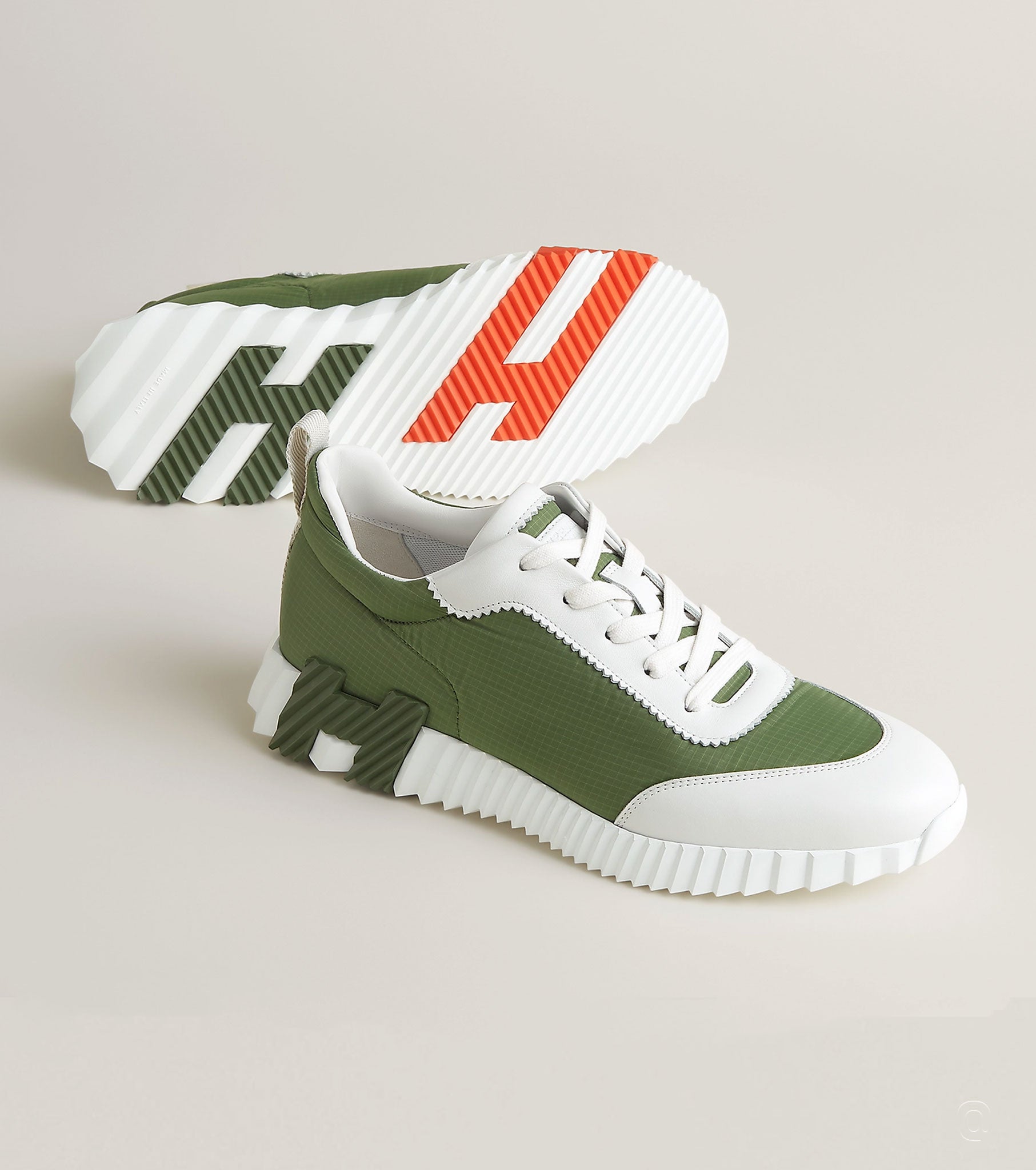 Bouncing sneaker