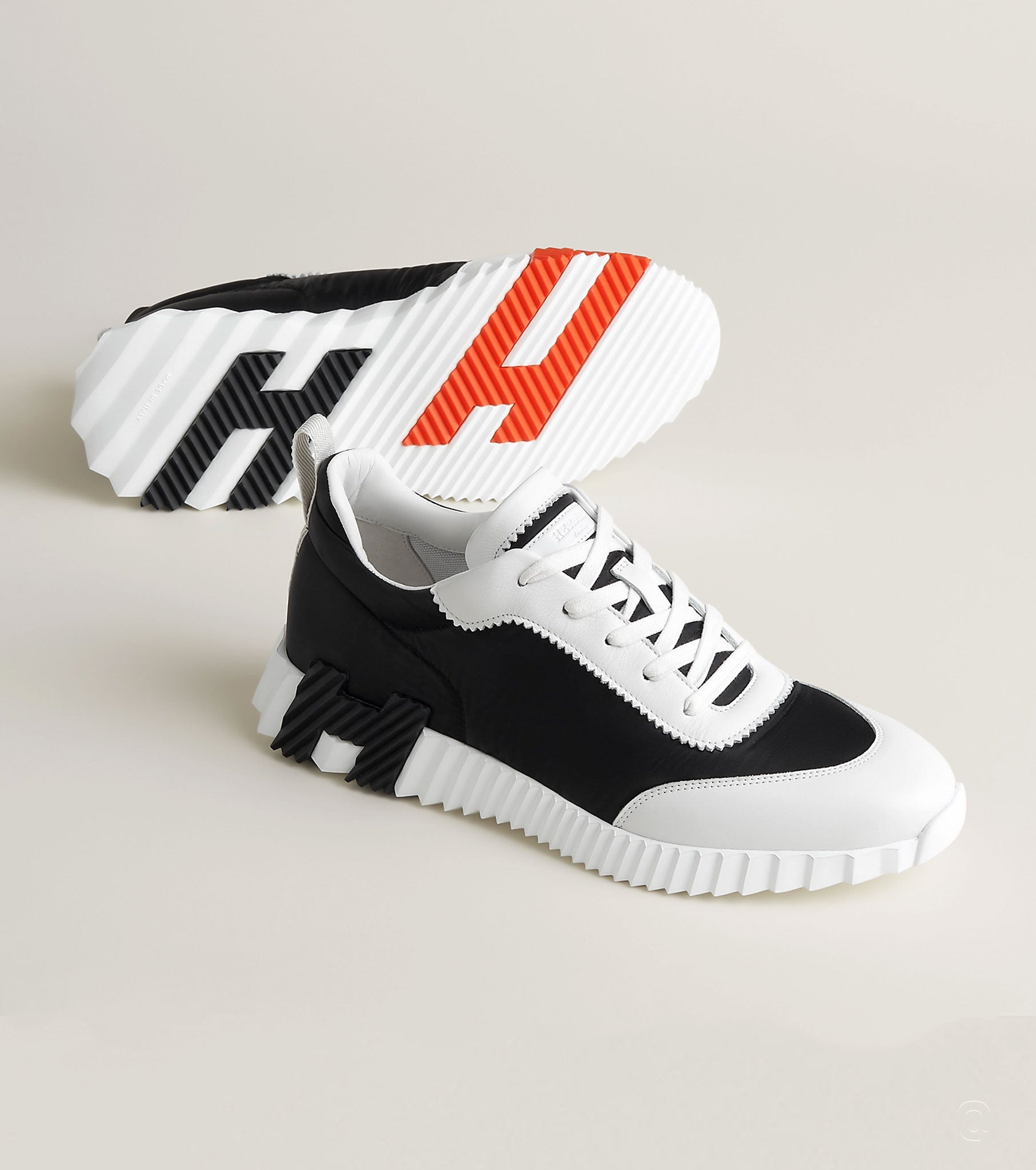 Bouncing sneaker