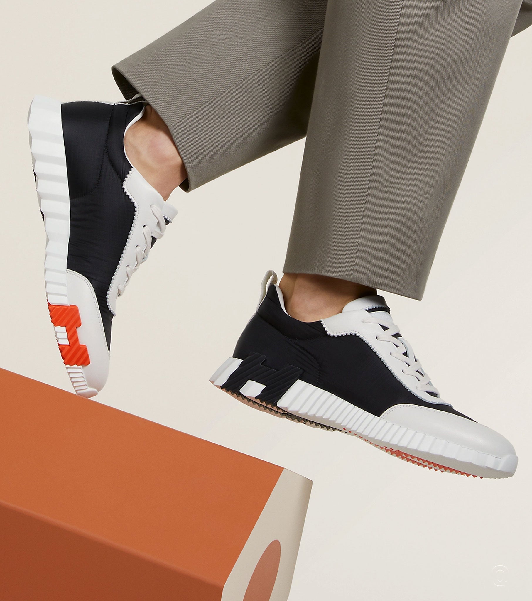 Bouncing sneaker
