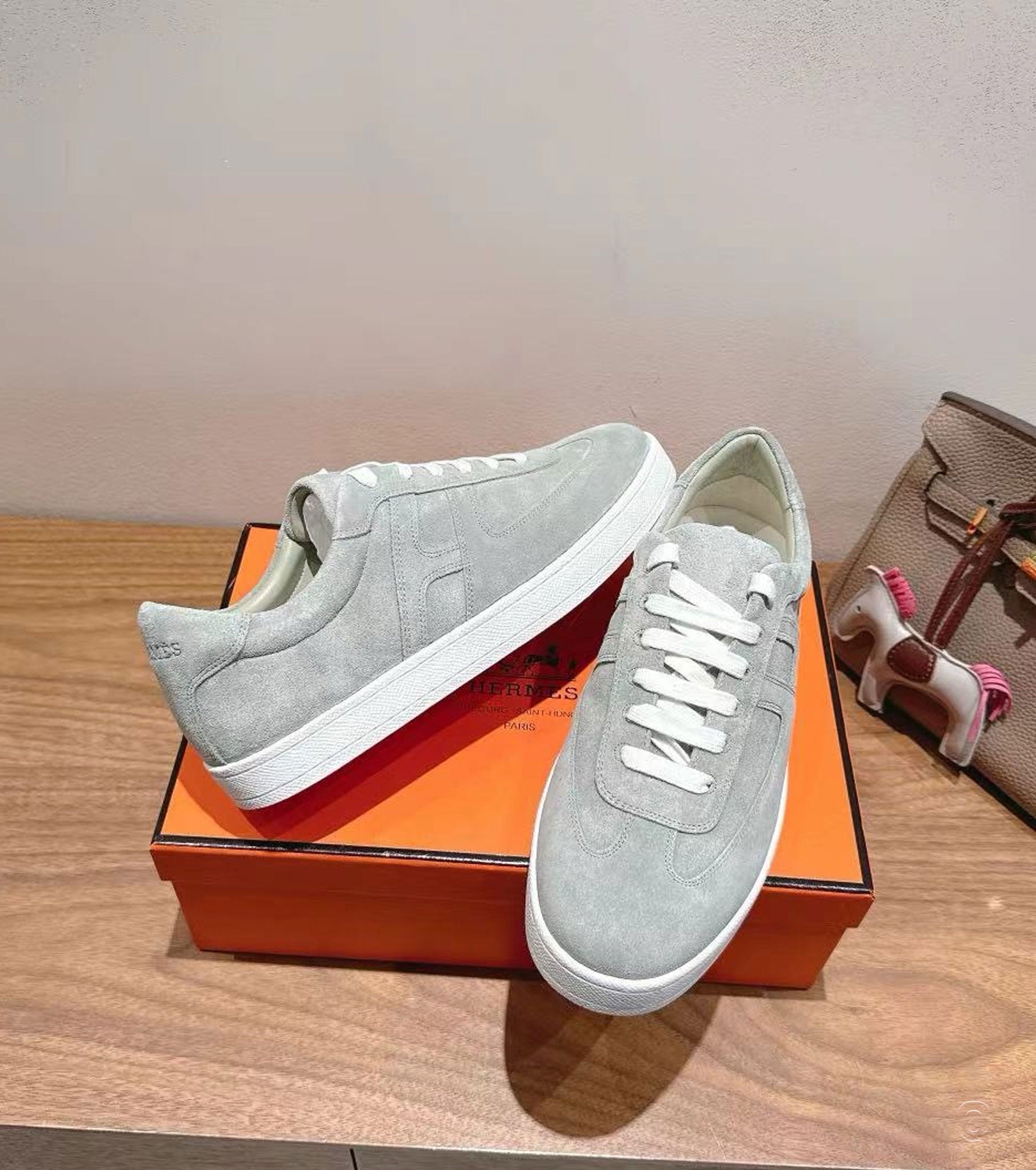 Boomerang sneaker