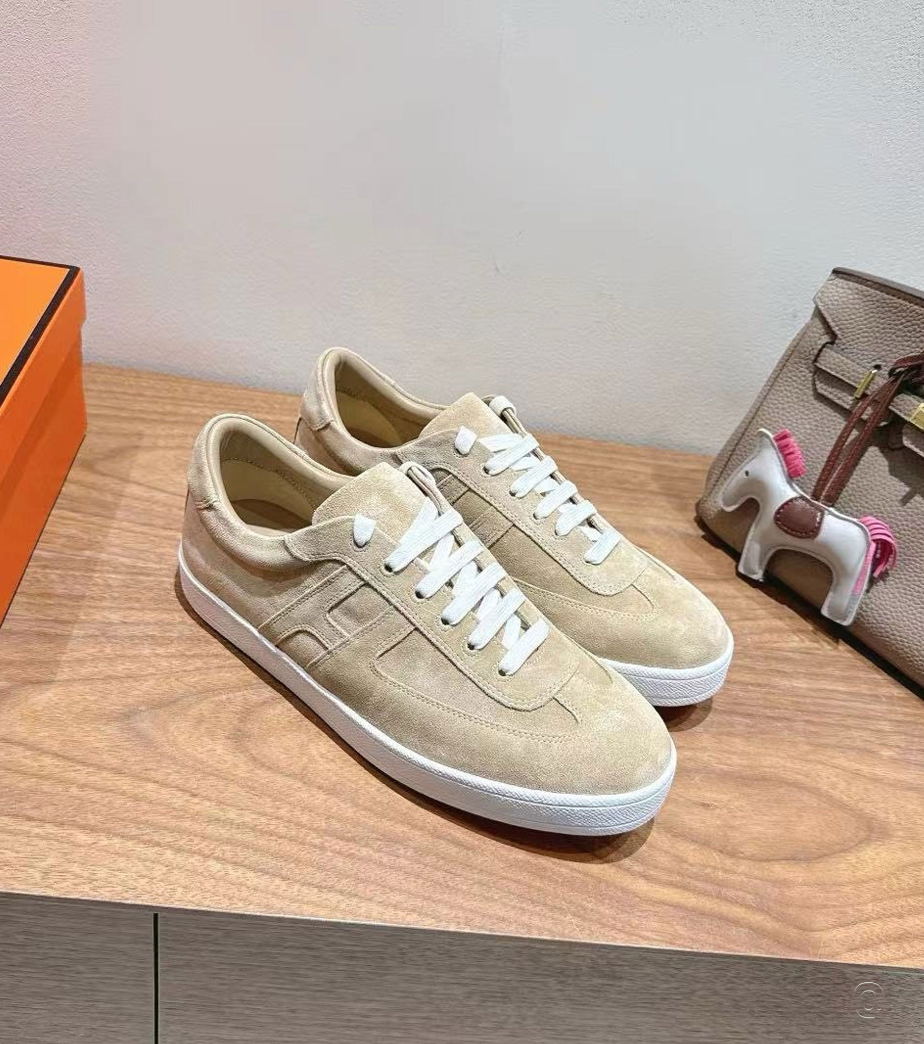 Boomerang sneaker