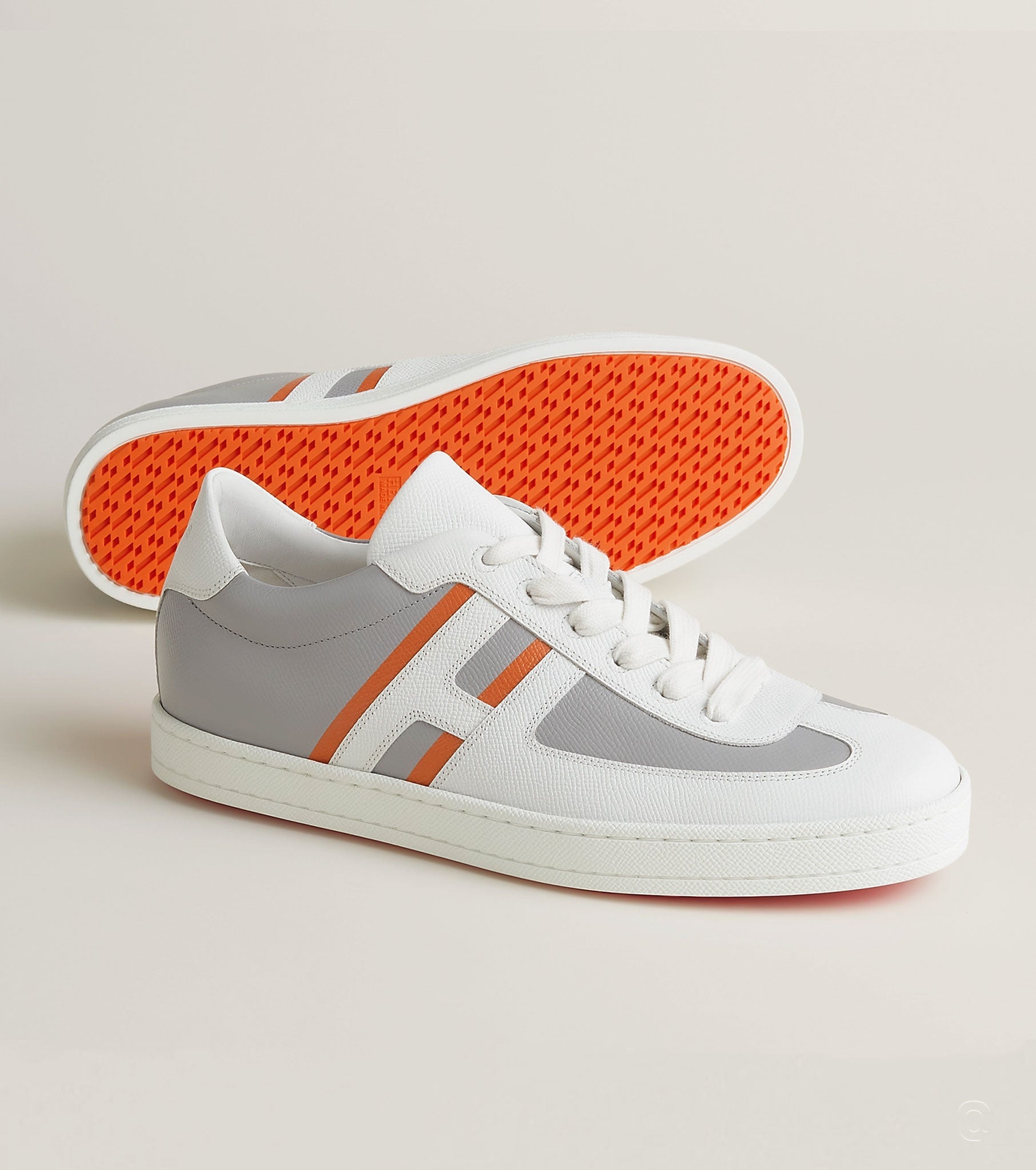 Boomerang sneaker