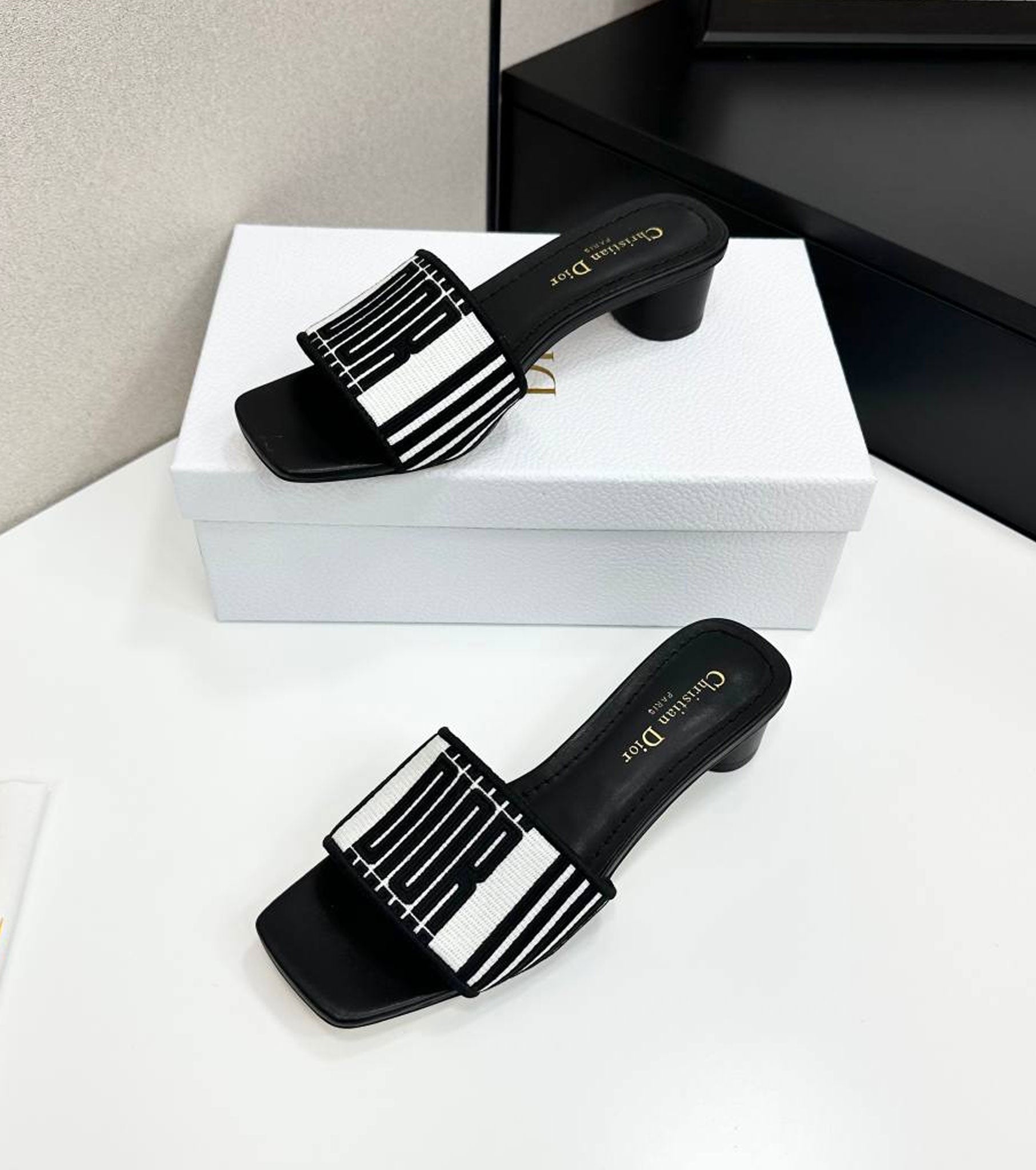 Dway Heeled Slide