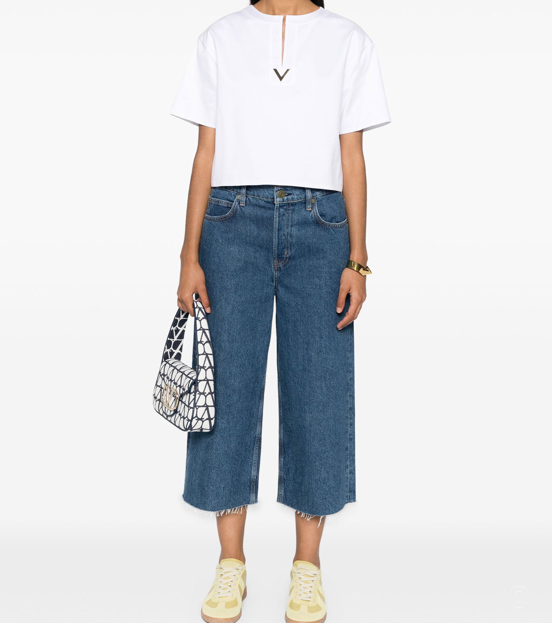 Model wear V cropped t-shirt - Nixxy Shop