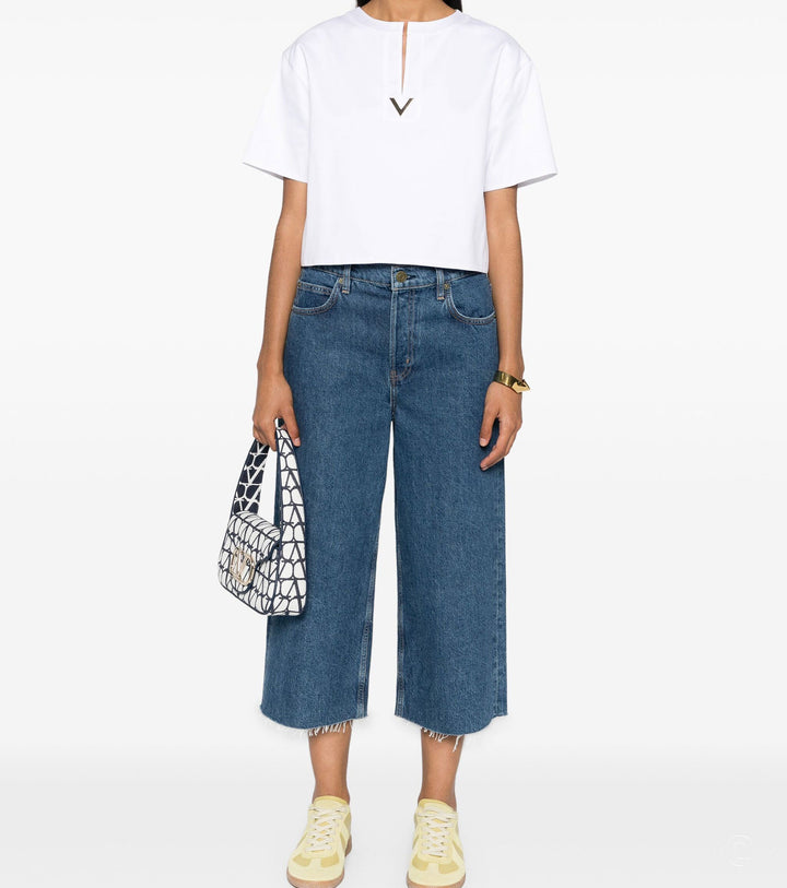 Model wear V cropped t-shirt - Nixxy Shop