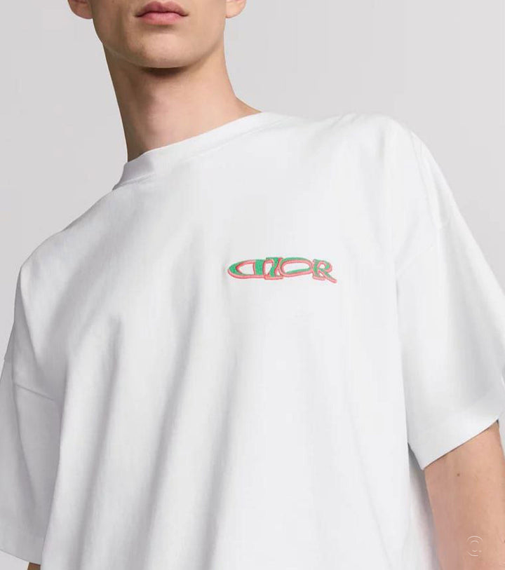 Close-up of model wear Louis Hamilton T-shirt  - Nixxy Shop