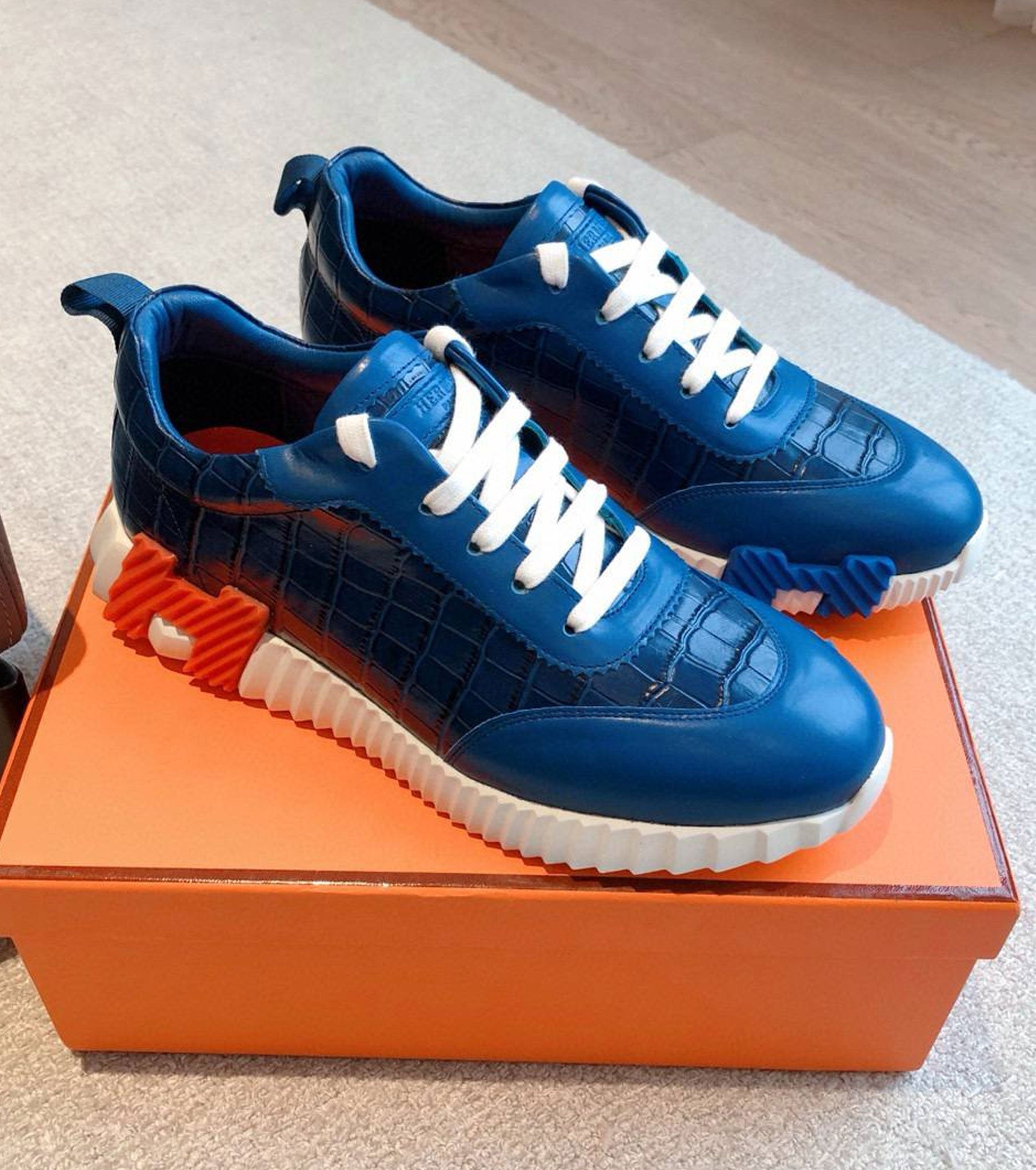 Bouncing sneaker