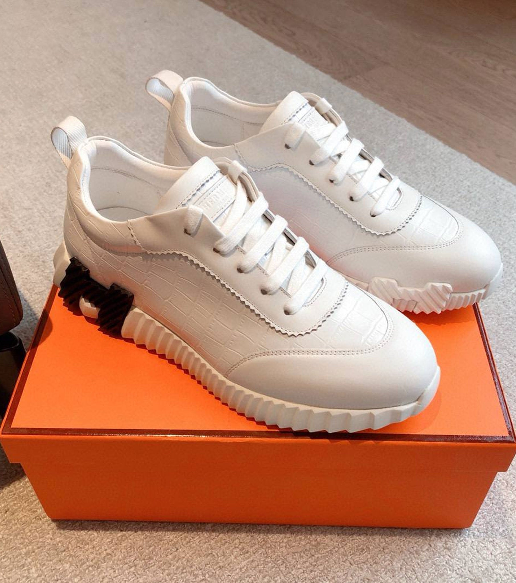 Bouncing sneaker