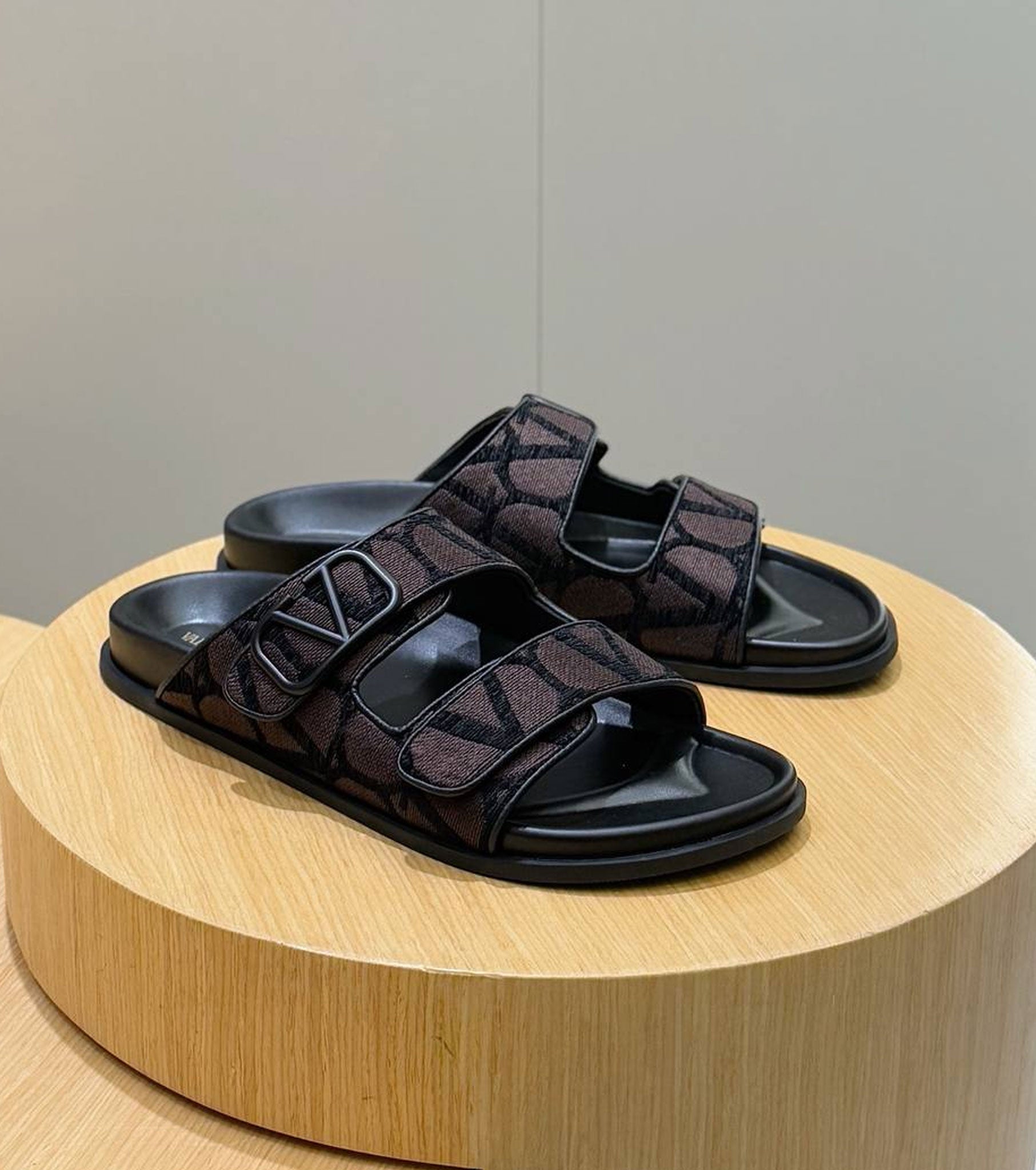 VLogo Toile Iconographe double-strap sandals