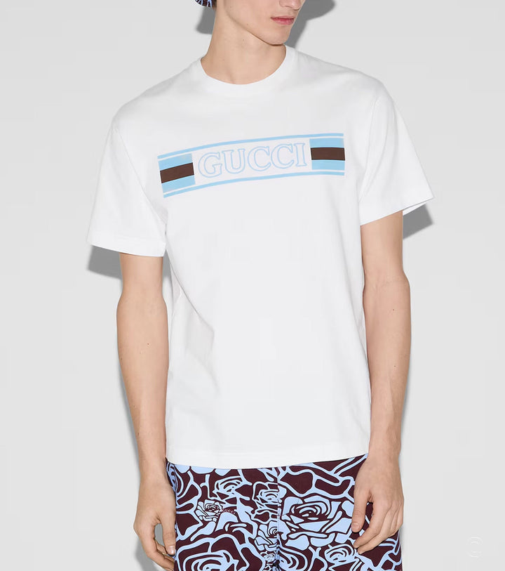 Model wear White cotton t-shirt with logo - Fashion Dose