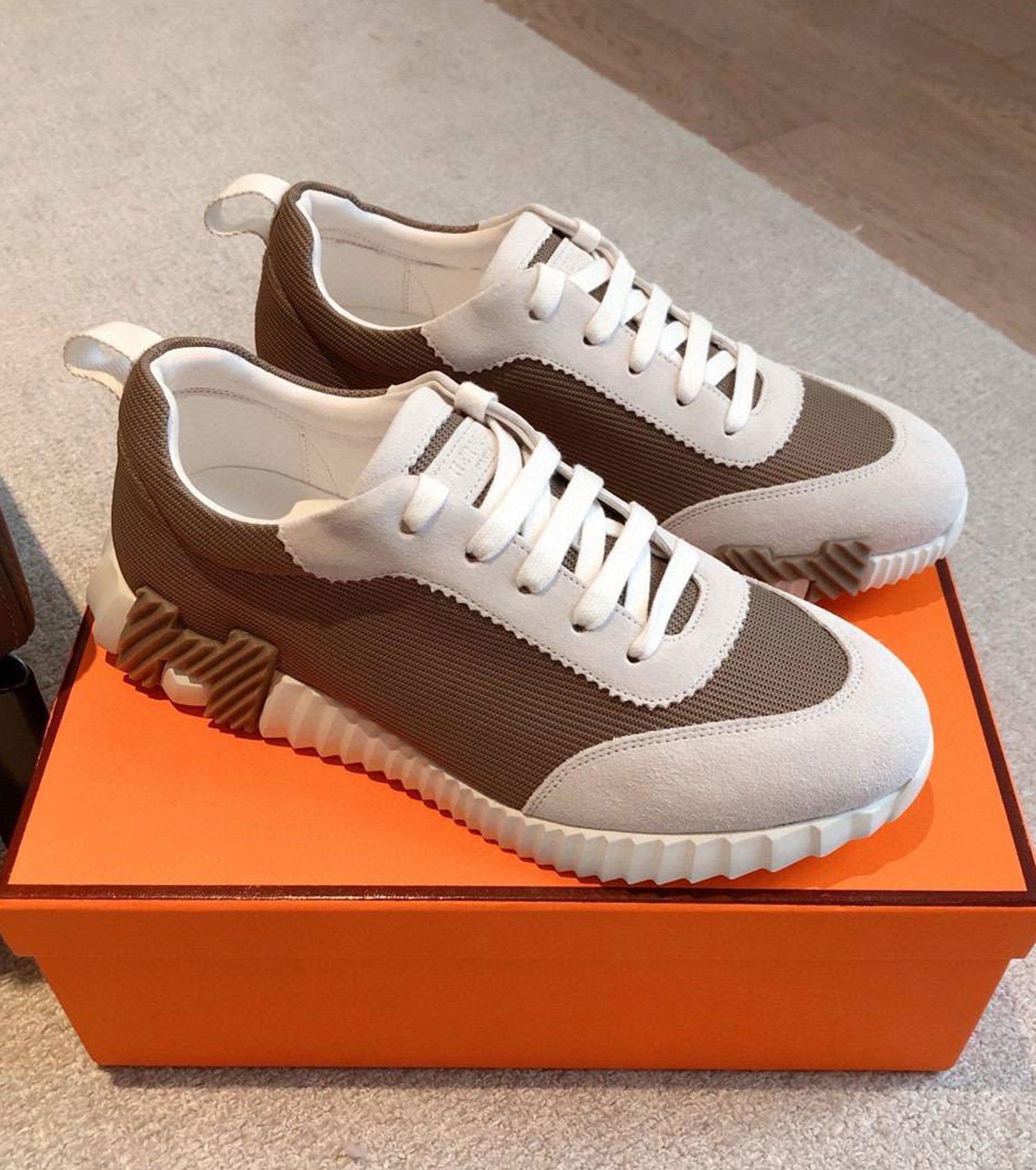 Bouncing sneaker