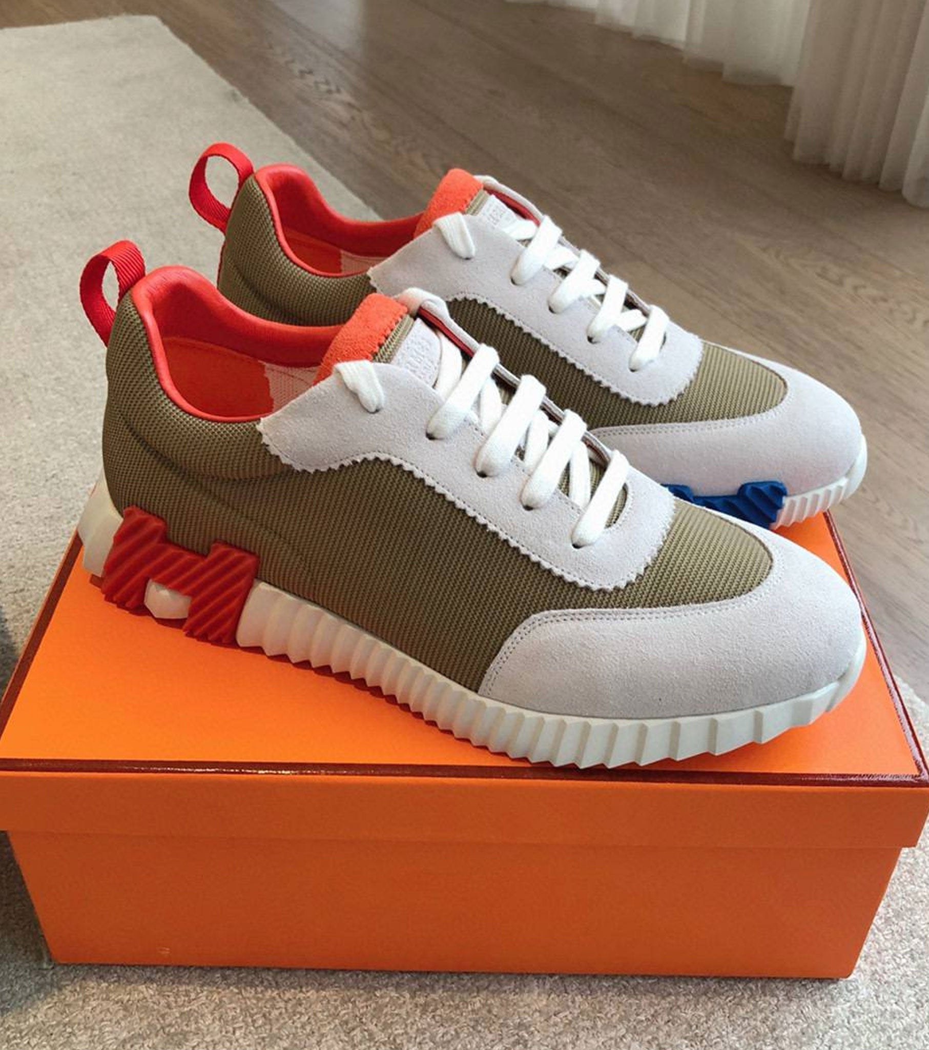 Bouncing sneaker