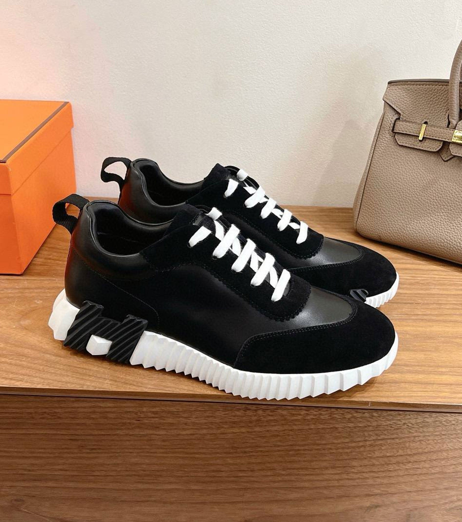 Bouncing sneaker