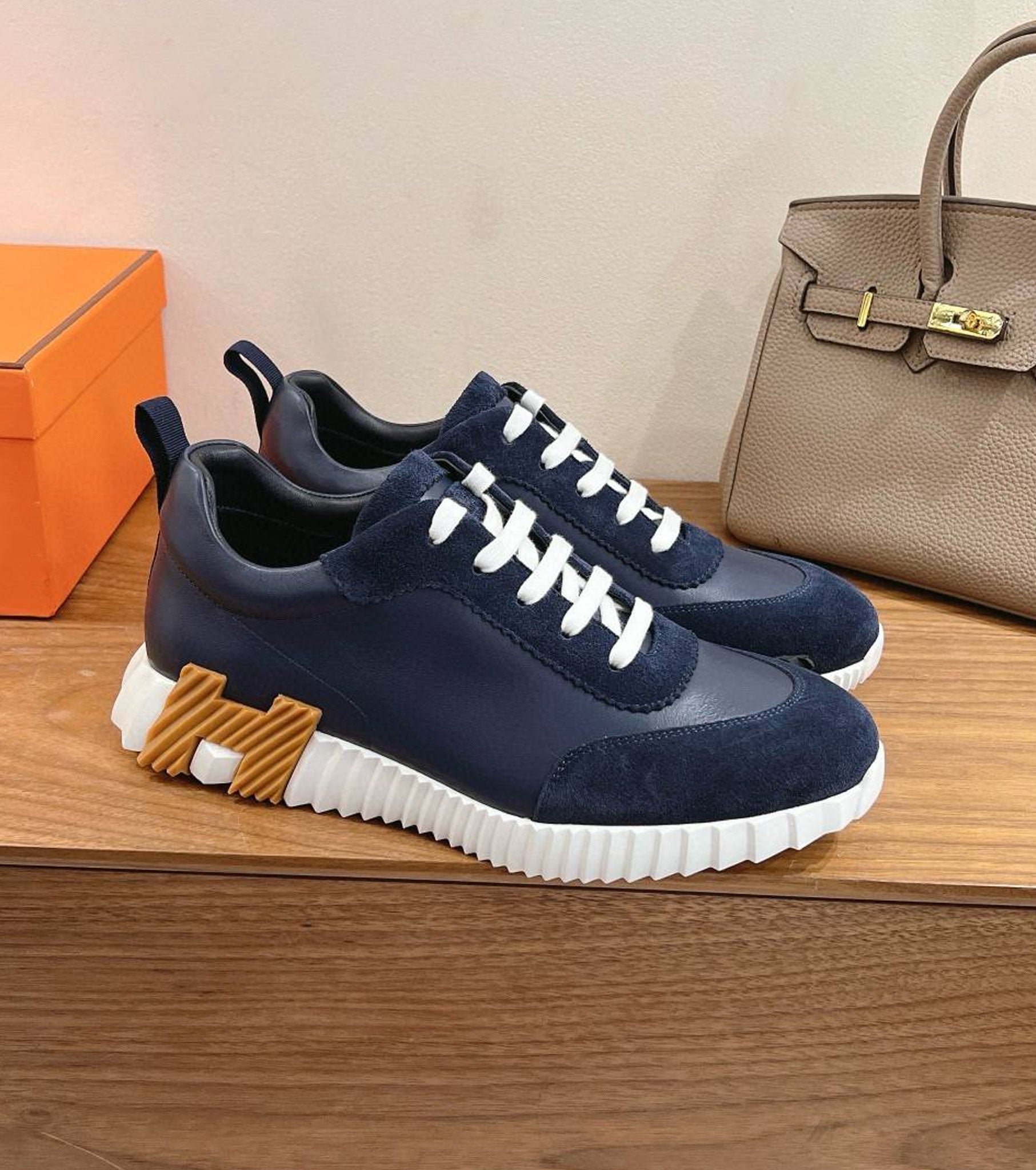 Bouncing sneaker