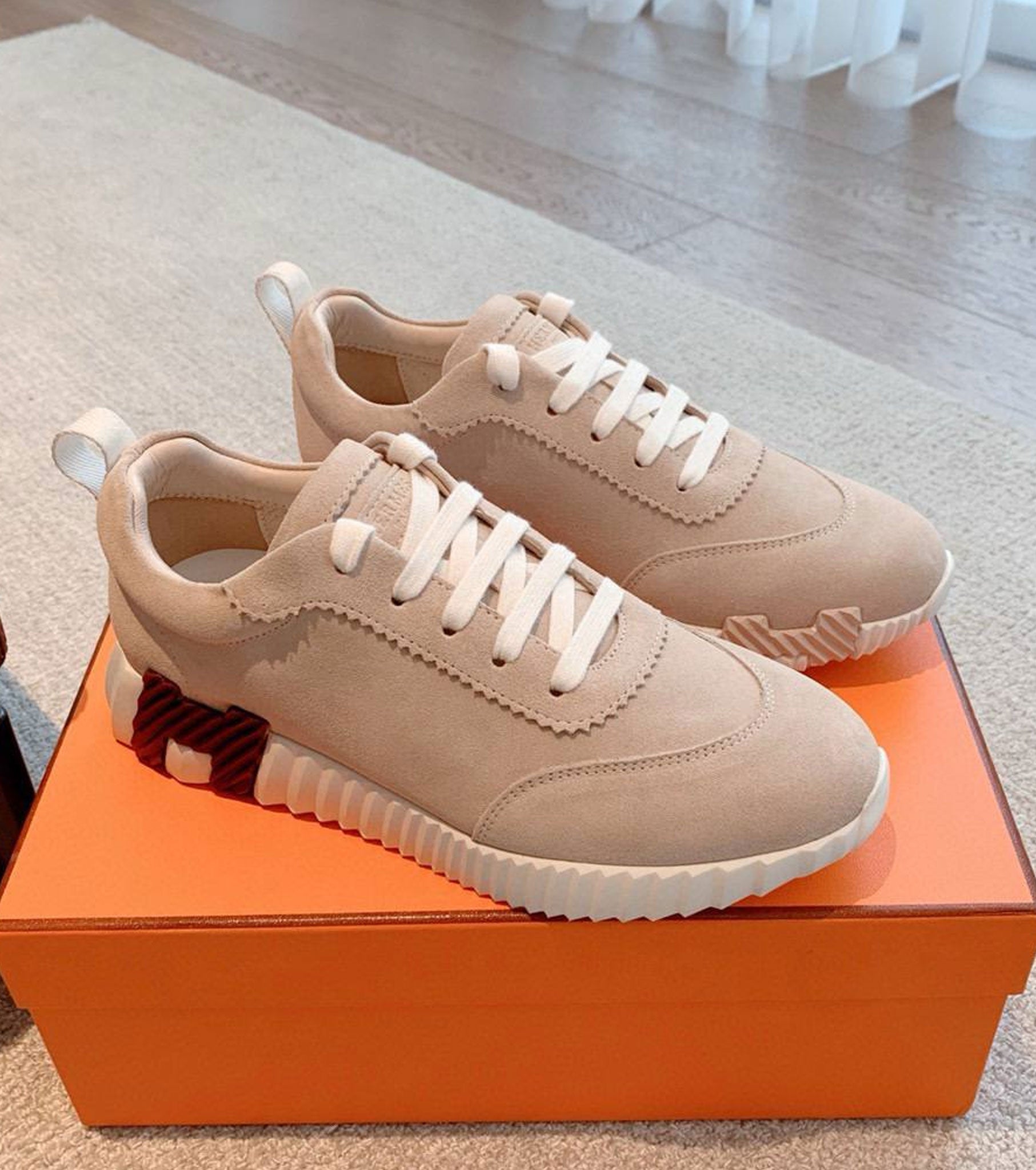 Bouncing sneaker