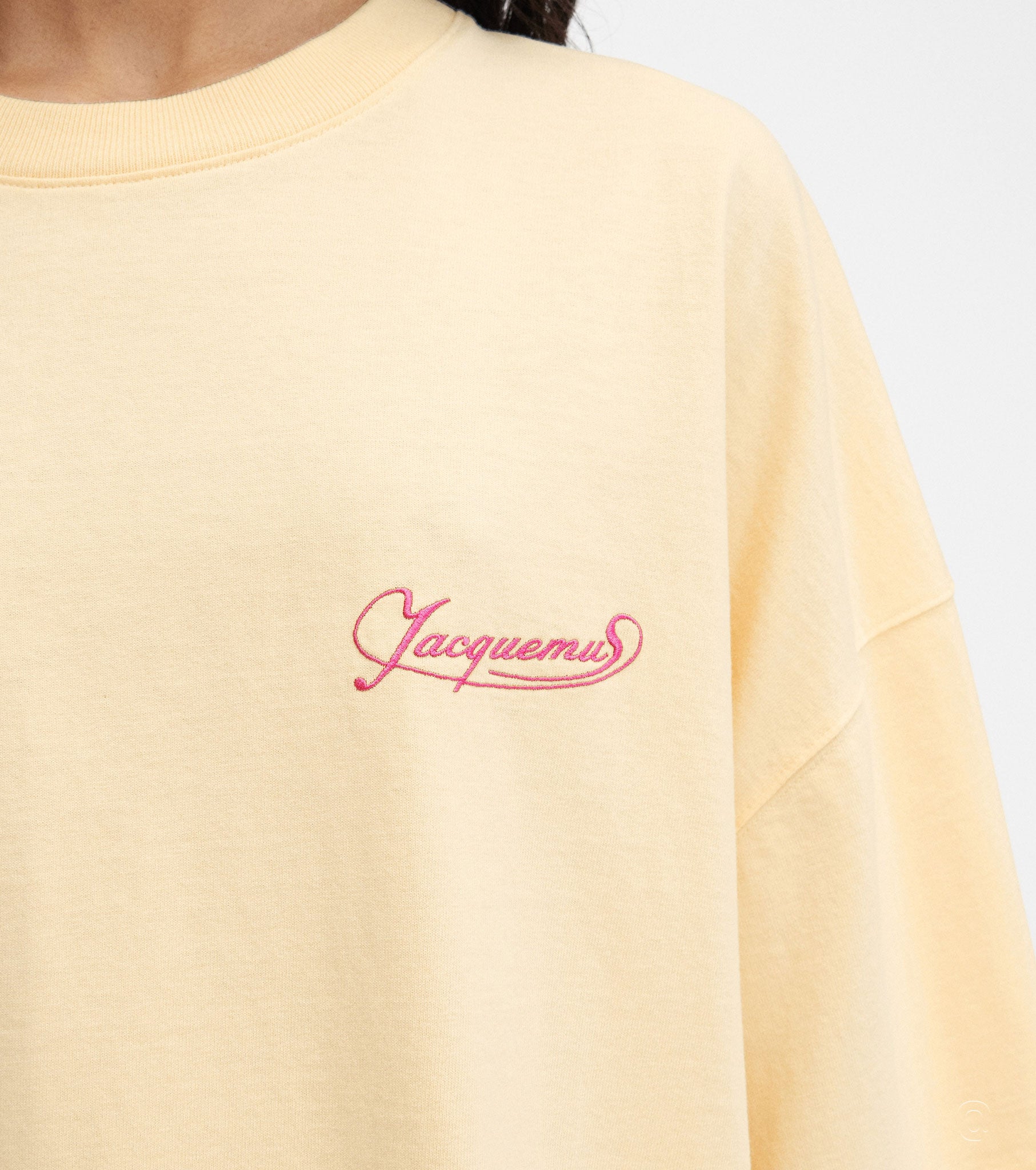 Embroidery of The Corto t-shirt - Nixxy Shop